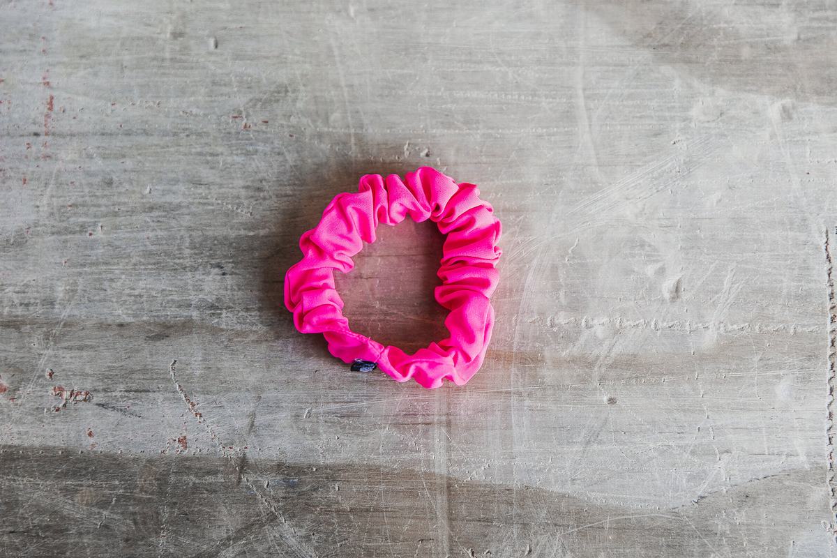 Nobull Scrunchie Neon Women's Scrunchie Pink | Australia (AO8756)